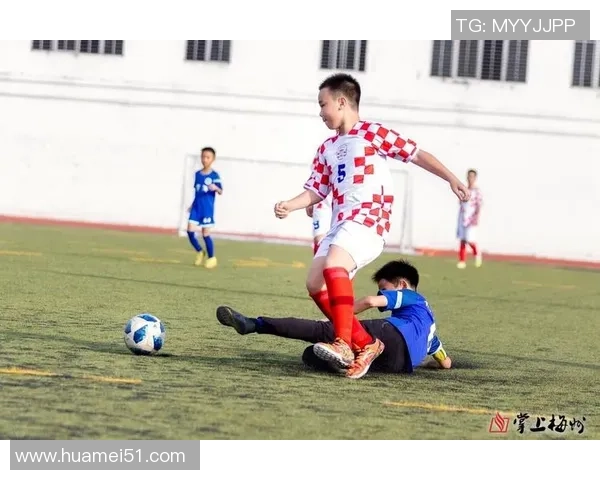 校园足球星光闪耀 青少年球员崭露头角引领未来足球新风潮